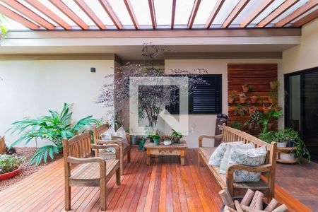 Casa de condomínio à venda com 374m², 4 quartos e 6 vagas Casa de condomínio à venda com 374m², 4 quartos e 6 vagasJardim