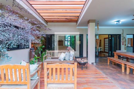 Casa de condomínio à venda com 374m², 4 quartos e 6 vagas Casa de condomínio à venda com 374m², 4 quartos e 6 vagasJardim