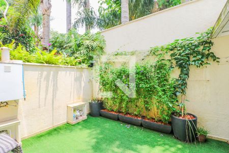 Casa de condomínio à venda com 550m², 5 quartos e 5 vagas Casa de condomínio à venda com 550m², 5 quartos e 5 vagasÁrea de Serviço