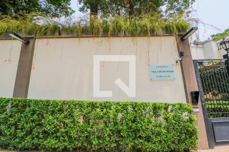 Casa de condomínio à venda com 550m², 5 quartos e 5 vagas Casa de condomínio à venda com 550m², 5 quartos e 5 vagasFachada