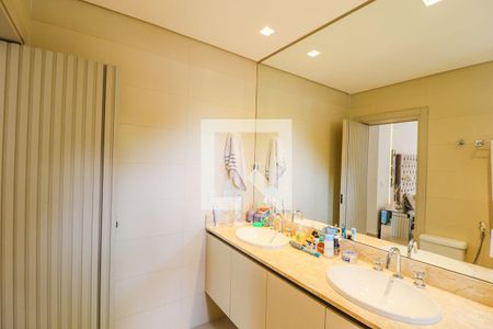 Casa de condomínio à venda com 550m², 5 quartos e 5 vagas Casa de condomínio à venda com 550m², 5 quartos e 5 vagasBanheiro Suíte 3