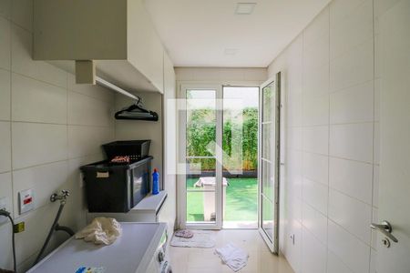 Casa de condomínio à venda com 550m², 5 quartos e 5 vagas Casa de condomínio à venda com 550m², 5 quartos e 5 vagasÁrea de Serviço