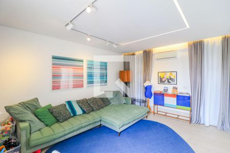 Casa de condomínio à venda com 550m², 5 quartos e 5 vagas Casa de condomínio à venda com 550m², 5 quartos e 5 vagasSala de TV