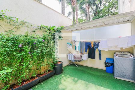 Casa de condomínio à venda com 550m², 5 quartos e 5 vagas Casa de condomínio à venda com 550m², 5 quartos e 5 vagasÁrea de Serviço