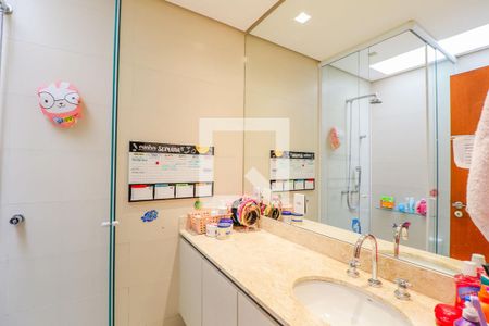 Casa de condomínio à venda com 550m², 5 quartos e 5 vagas Casa de condomínio à venda com 550m², 5 quartos e 5 vagasBanheiro Suíte 2