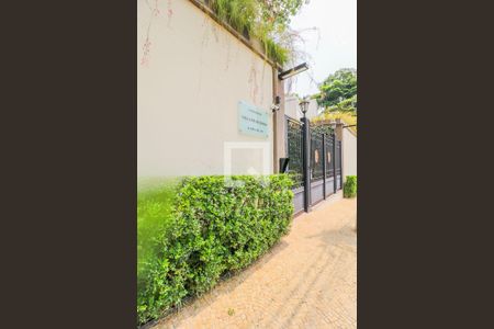 Casa de condomínio à venda com 550m², 5 quartos e 5 vagas Casa de condomínio à venda com 550m², 5 quartos e 5 vagasFachada