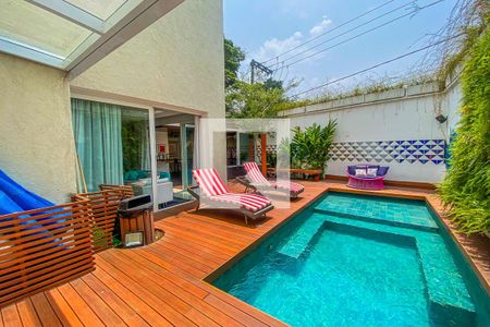 Casa de condomínio à venda com 550m², 5 quartos e 5 vagas Casa de condomínio à venda com 550m², 5 quartos e 5 vagasPiscina