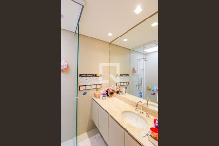 Casa de condomínio à venda com 550m², 5 quartos e 5 vagas Casa de condomínio à venda com 550m², 5 quartos e 5 vagasBanheiro Suíte 2