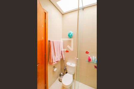 Casa de condomínio à venda com 550m², 5 quartos e 5 vagas Casa de condomínio à venda com 550m², 5 quartos e 5 vagasBanheiro Suíte 2