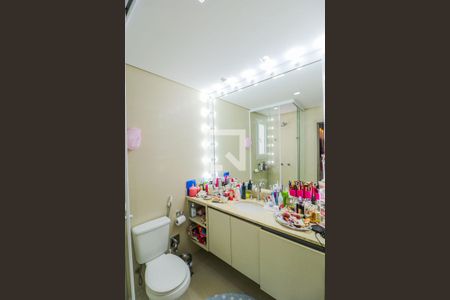 Casa de condomínio à venda com 550m², 5 quartos e 5 vagas Casa de condomínio à venda com 550m², 5 quartos e 5 vagasBanheiro 2 Closet Suíte 3