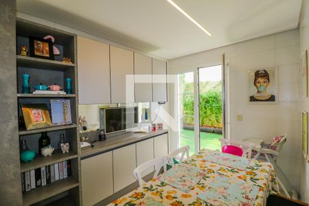 Casa de condomínio à venda com 550m², 5 quartos e 5 vagas Casa de condomínio à venda com 550m², 5 quartos e 5 vagasCozinha