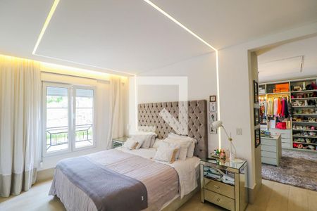 Casa de condomínio à venda com 550m², 5 quartos e 5 vagas Casa de condomínio à venda com 550m², 5 quartos e 5 vagasSuíte 3