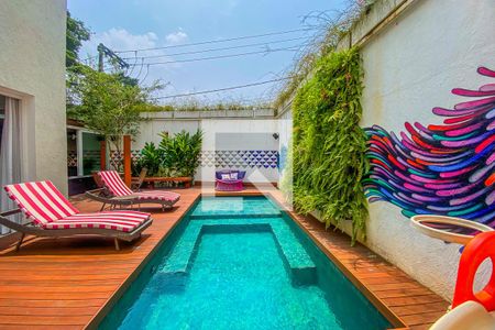 Casa de condomínio à venda com 550m², 5 quartos e 5 vagas Casa de condomínio à venda com 550m², 5 quartos e 5 vagasPiscina