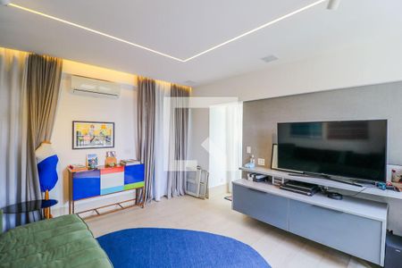 Casa de condomínio à venda com 550m², 5 quartos e 5 vagas Casa de condomínio à venda com 550m², 5 quartos e 5 vagasSala de TV