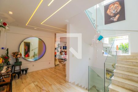 Casa de condomínio à venda com 550m², 5 quartos e 5 vagas Casa de condomínio à venda com 550m², 5 quartos e 5 vagasHall