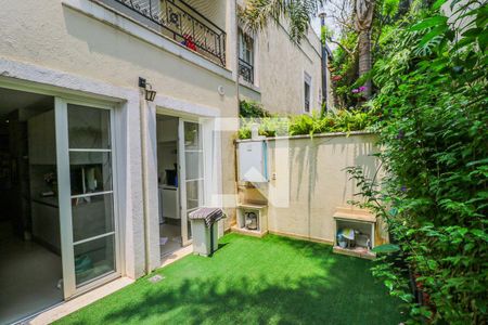 Casa de condomínio à venda com 550m², 5 quartos e 5 vagas Casa de condomínio à venda com 550m², 5 quartos e 5 vagasÁrea de Serviço