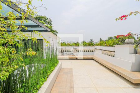 Casa de condomínio à venda com 550m², 5 quartos e 5 vagas Casa de condomínio à venda com 550m², 5 quartos e 5 vagasCobertura