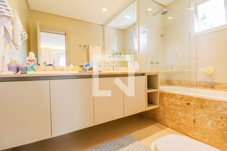 Casa de condomínio à venda com 550m², 5 quartos e 5 vagas Casa de condomínio à venda com 550m², 5 quartos e 5 vagasBanheiro Suíte 3