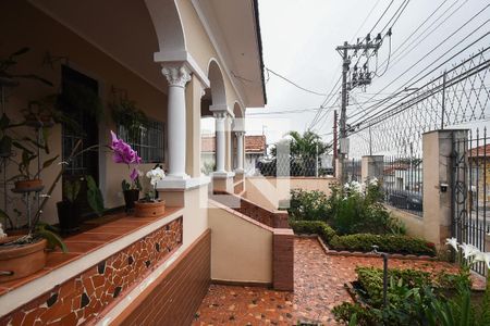 Casa à venda com 348m², 2 quartos e 6 vagas Casa à venda com 348m², 2 quartos e 6 vagasEntrada