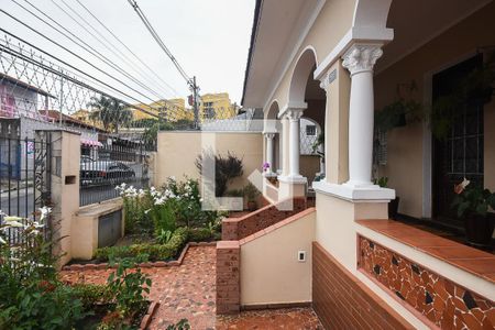 Casa à venda com 348m², 2 quartos e 6 vagas Casa à venda com 348m², 2 quartos e 6 vagasEntrada