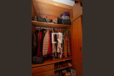 Casa à venda com 160m², 3 quartos e 4 vagas Casa à venda com 160m², 3 quartos e 4 vagasCloset do quarto