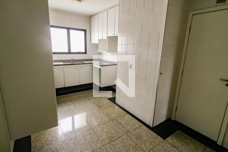 Apartamento à venda com 176m², 3 quartos e 3 vagasCozinha - Armários