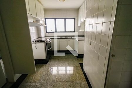 Apartamento à venda com 176m², 3 quartos e 3 vagasCozinha - Armários