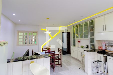 Casa à venda com 260m², 4 quartos e 4 vagasCozinha