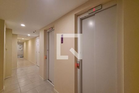 Apartamento à venda com 44m², 2 quartos e 1 vaga Apartamento à venda com 44m², 2 quartos e 1 vagaHall