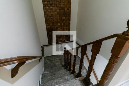 Casa à venda com 500m², 4 quartos e 4 vagas Casa à venda com 500m², 4 quartos e 4 vagasEscada