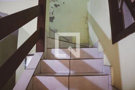 Casa à venda com 75m², 3 quartos e 1 vaga Casa à venda com 75m², 3 quartos e 1 vagaEscada