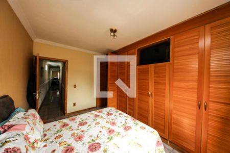 Casa à venda com 500m², 5 quartos e 4 vagas Casa à venda com 500m², 5 quartos e 4 vagasQuarto