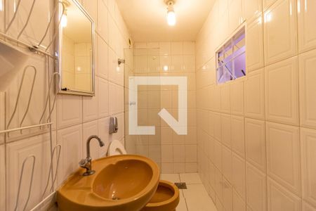 Casa à venda com 95m², 2 quartos e 2 vagas Casa à venda com 95m², 2 quartos e 2 vagasBanheiro da Edícula