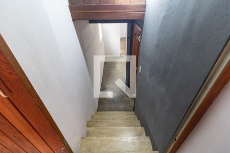 Casa à venda com 95m², 2 quartos e 2 vagas Casa à venda com 95m², 2 quartos e 2 vagasEscada