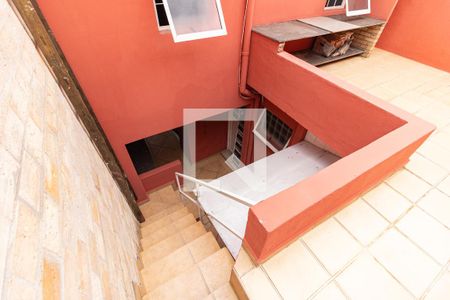 Casa à venda com 95m², 2 quartos e 2 vagas Casa à venda com 95m², 2 quartos e 2 vagasEscada