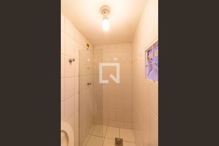 Casa à venda com 95m², 2 quartos e 2 vagas Casa à venda com 95m², 2 quartos e 2 vagasBanheiro da Edícula