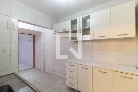 Casa à venda com 95m², 2 quartos e 2 vagas Casa à venda com 95m², 2 quartos e 2 vagasCozinha da Edícula
