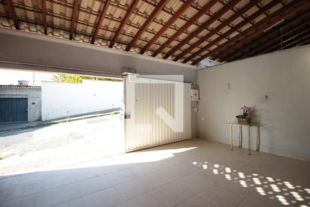 Casa à venda com 220m², 4 quartos e 2 vagasGaragem