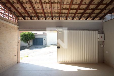 Casa à venda com 220m², 4 quartos e 2 vagasGaragem