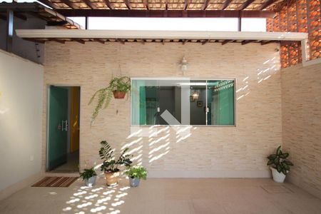 Casa à venda com 220m², 4 quartos e 2 vagasGaragem