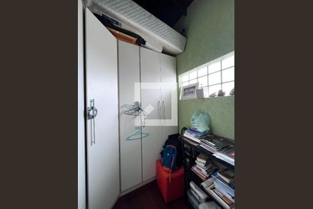 Casa à venda com 352m², 4 quartos e 4 vagasQuarto de Serviço