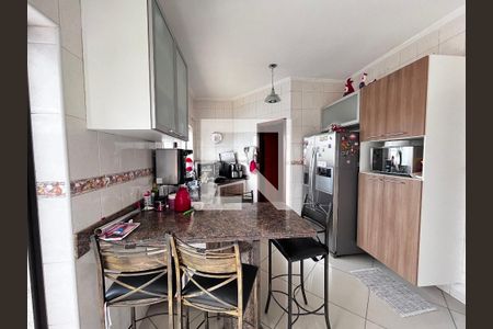 Casa à venda com 352m², 4 quartos e 4 vagasCozinha