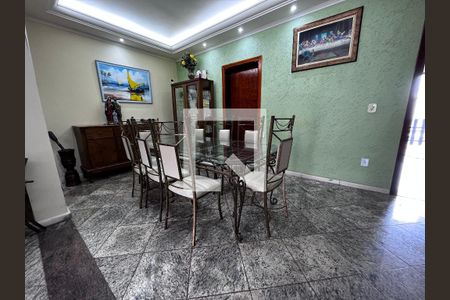 Casa à venda com 352m², 4 quartos e 4 vagasBanheiro