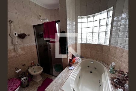 Casa à venda com 352m², 4 quartos e 4 vagasBanheiro