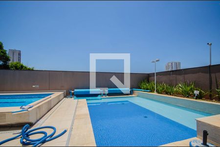 Apartamento à venda com 110m², 3 quartos e 2 vagas Apartamento à venda com 110m², 3 quartos e 2 vagasÁrea comum - Piscina