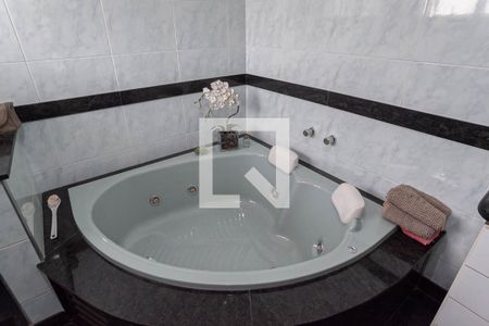 Apartamento à venda com 220m², 5 quartos e 3 vagasCobertura - Banheiro da suíte 2