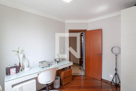 Apartamento à venda com 220m², 5 quartos e 3 vagasQuarto 2