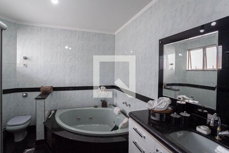 Apartamento à venda com 220m², 5 quartos e 3 vagasCobertura - Banheiro da suíte 2