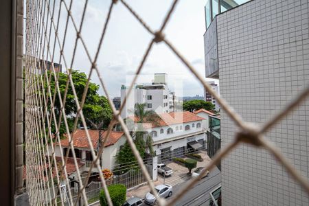 Apartamento à venda com 220m², 5 quartos e 3 vagasVista do quarto 2