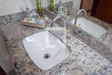 Apartamento à venda com 220m², 5 quartos e 3 vagasBanheiro social 